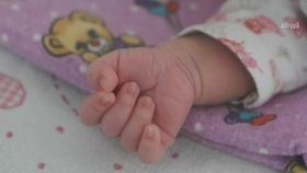 Situație halucinantă la Ploiești! Doi bebeluși au fost încurcați la maternitate: „A venit cu un alt copil, mai mic”